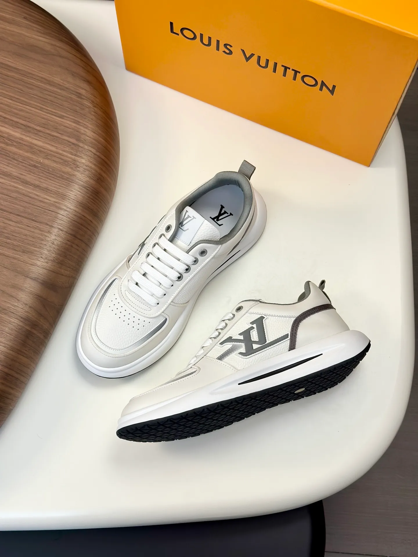 Men's shoes💰780 Lv 🔍Top purchasing agent🇮🇹 Louis Vuitton, the sports sneaker counter is synchronized, the uppers are imported from Italy, high-quality splicing colorful and complex crafts, the imported mesh padding is soft and comfortable, soles: original soles specially provided by the original factory, T men's men's shoes 💰U exclusive movable molded soles are super comfortable, original factory and single goods, 🔍🔍high quality, you can enter and leave the counter at will, welcome to compare, code number 38-44 (customized 45)